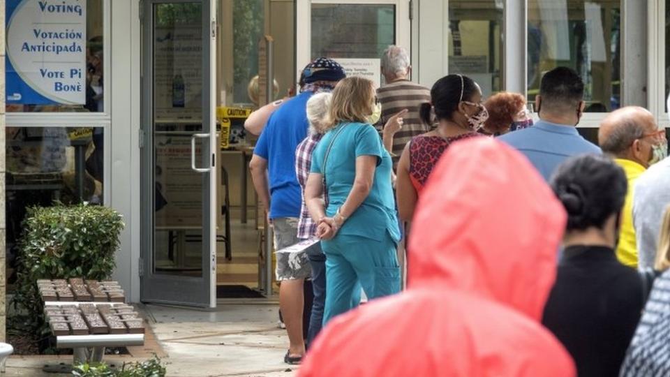 Fila de votantes