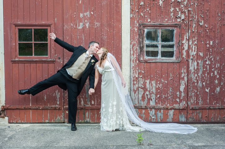 A HELICOPTER crashed this bride’s photo and it’s actually really stunning