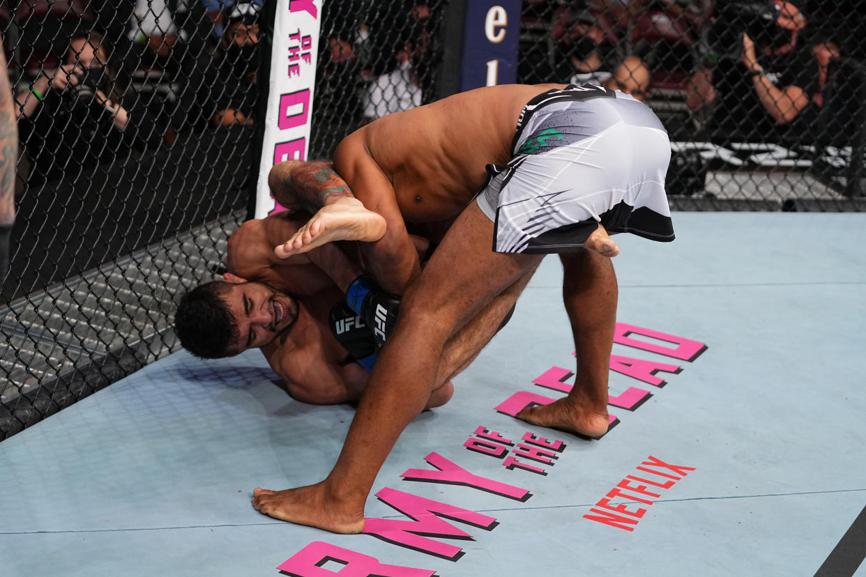 HOUSTON, TEXAS - MAY 15: (L-R) Andre Muniz attempts to submit Ronaldo Souza of Brazil in their middleweight bout during the UFC 262 event at Toyota Center on May 15, 2021 in Houston, Texas. (Photo by Josh Hedges/Zuffa LLC)