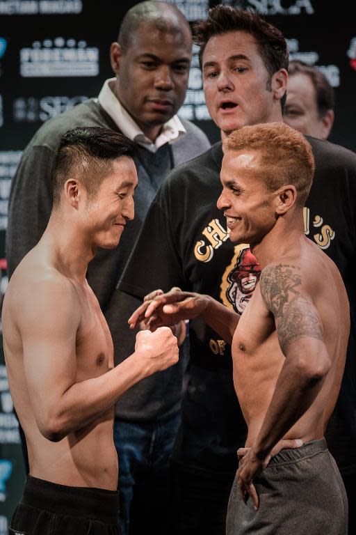 Double Olympic gold medallist Zou Shiming of China (left) and Thailand's IBF flyweight champion Amnat Ruenroeng are both unbeaten in their professional careers