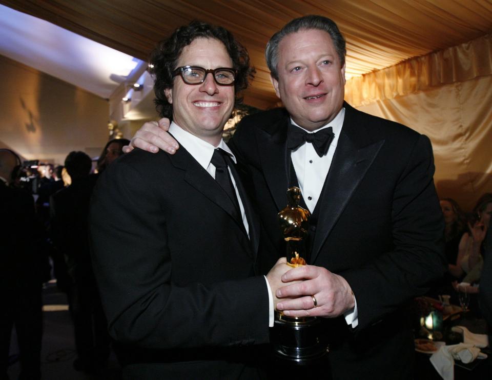 Director Davis Guggenheim shares his Oscar with Al Gore. Credit: Reuters/Mario Anzuoni 