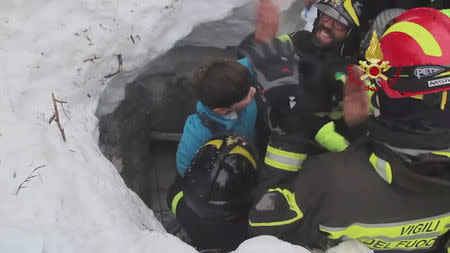 Firefighters rescue a survivor from Hotel Rigopiano in Farindola, central Italy, hit by an avalanche, in this handout picture released on January 20, 2017 provided by Italy's Fire Fighters. Vigili del Fuoco/Handout via REUTERS