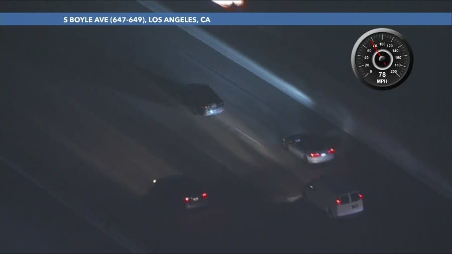 Police searching for pursuit suspects in Los Angeles