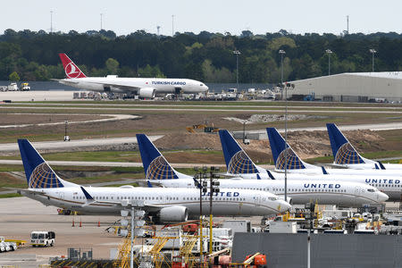 IMAGEN DE ARCHIVO. AvIones de United Airlines, incluido un Boeing 737 MAX 9, en el aeropuerto George Bush Intercontinental de Houston. 18 de marzo 2019. REUTERS/Loren Elliott