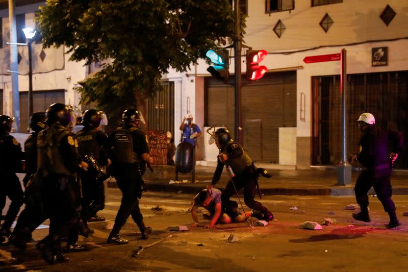 Protests despite a government proposal to bring forward elections, in Lima