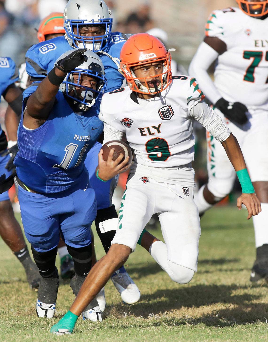 Blanche Ely Tigers quarterback Nahcoy Daniels (9) carries the ball against Dillard Panthers during football game on Saturday, November 5, 2022 at Dillard HS in Fort Lauderdale. Andrew Uloza / for Miami Herald