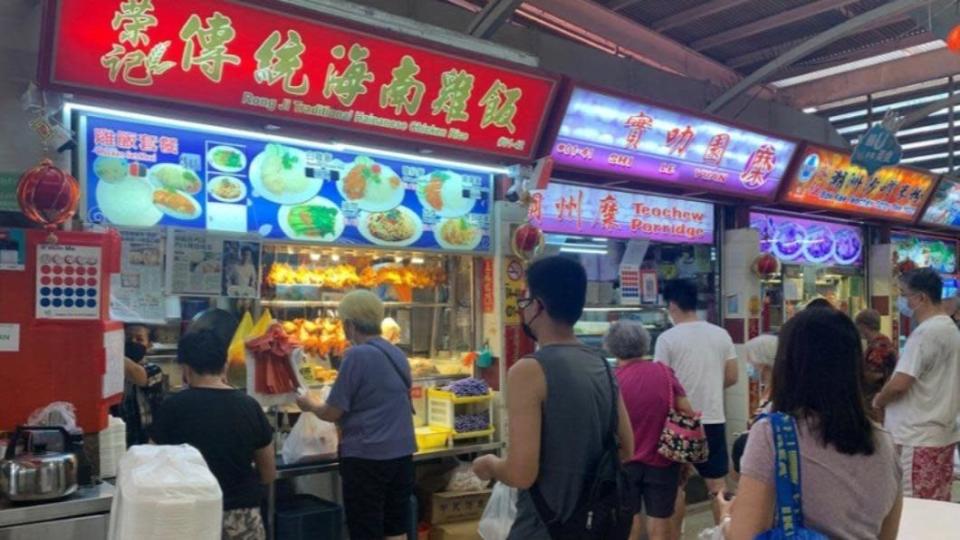 新加坡國民美食「海南雞飯」因原物料短缺陷入停賣危機。（圖／翻攝自BBC）