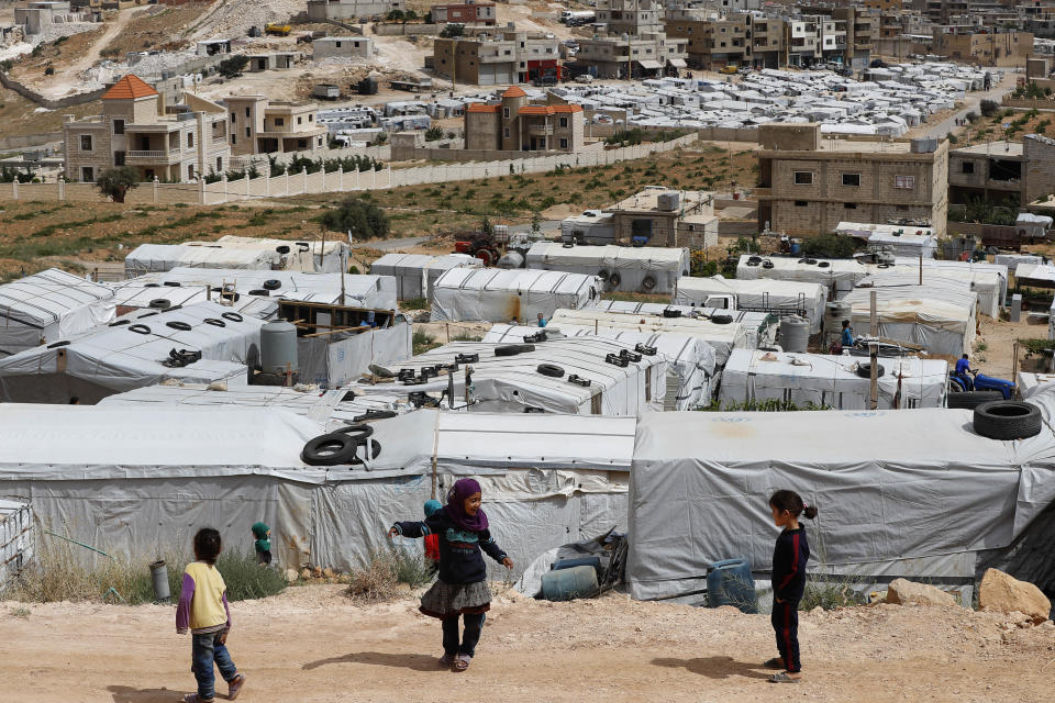 Inoffizielles Flüchtlingslager im Libanon: Das kleine Land beherbergt mehr als eine Million Geflüchtete aus Syrien (Bild: AP Photo/Hussein Malla)