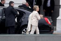 <p>Trumps unterlegene Rivalin Hillary Clinton ist zu den Feierlichkeiten eingetroffen (Bild: Getty Images) </p>