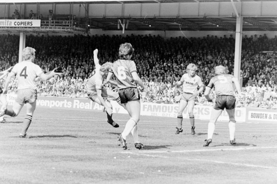 Watford Observer: Mo Johnston watches as George Reilly hits a shot