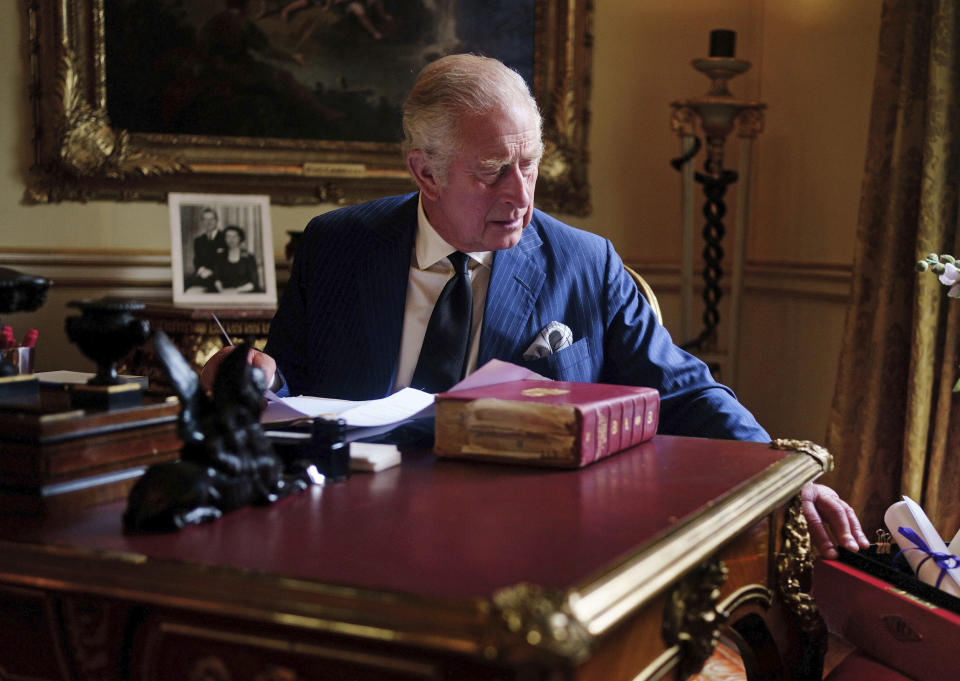 King Charles III carries out government duties in new photo (Victoria Jones / AP)