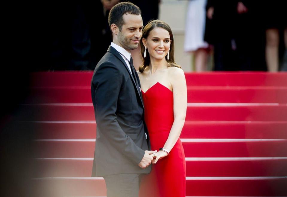 Natalie Portman y Benjamin Millepied también se casaron en secreto en agosto del 2012. La pareja se conoció durante el rodaje de Cisne Negro y tuvieron un hijo al poco tiempo.