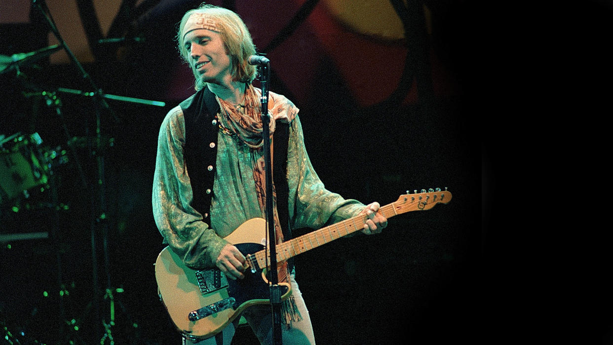  Singer/Songwriter Tom Petty of Tom Petty and The Heartbreakers perform at Lakewood Amphitheater in Atlanta Georgia April 15, 1995. 