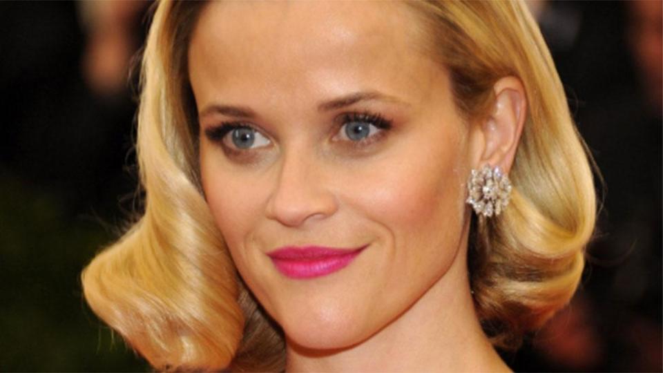 10 Celebrities Rocking Hot Pink Lipstick