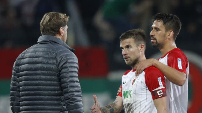 Der DFB ermittelt gegen Augsburgs Daniel Baier wegen einer obszönen Geste