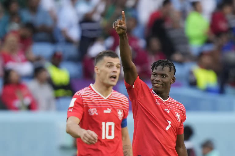 Breel Embolo anotó el primer gol de Suiza ante Camerún