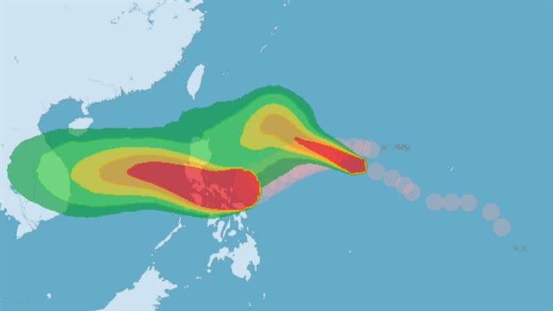 強颱天鵝（左）及輕颱閃電（右）距離台灣仍遠。（圖／翻攝自氣象局）