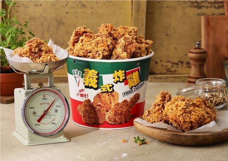 《拿坡里炸雞專賣店》即日起至4月17日，推出買一送一的優惠。（圖／品牌業者提供）