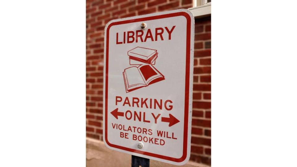 A Funny Library Parking Sign (Funny road signs )