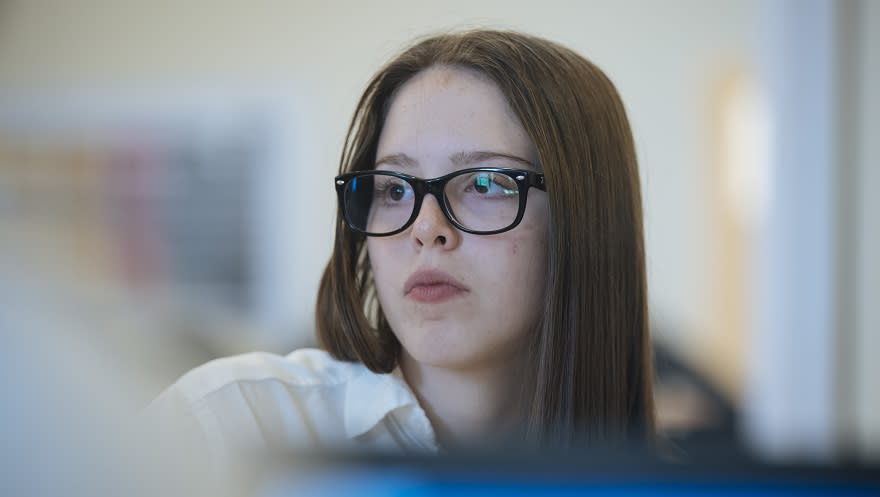 Becas de Google.org y Junior Achievement para mujeres argentinas