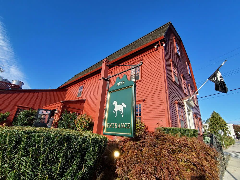 Rhode Island: White Horse Tavern