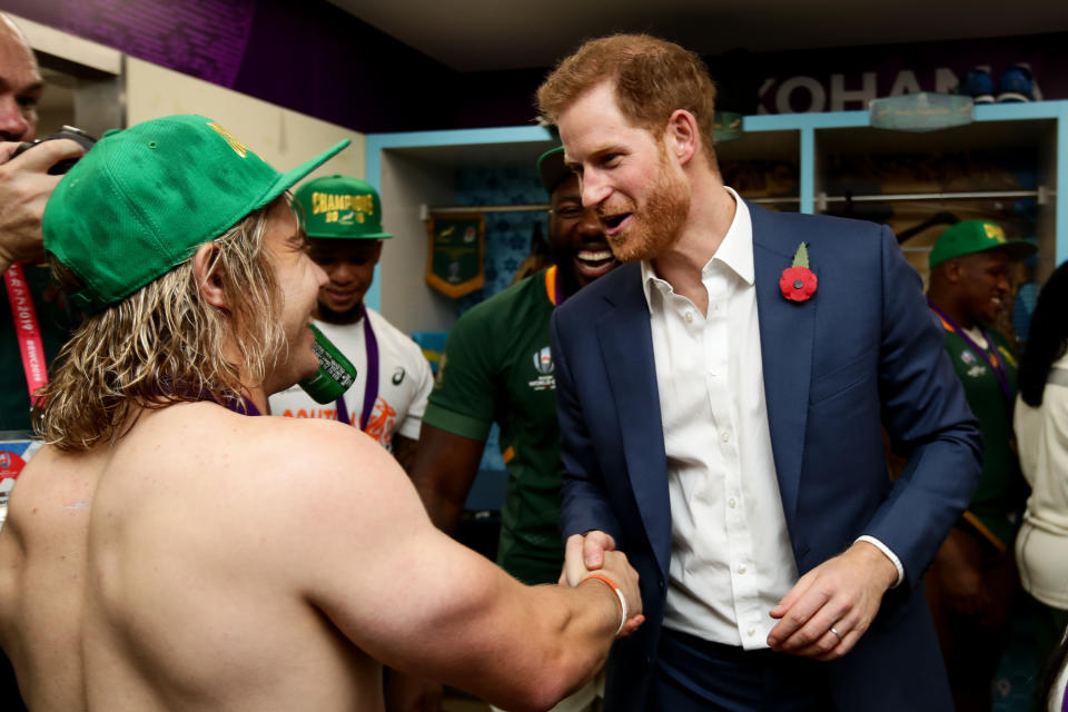 TOKYO, JAPAN -  NOVEMBER 02:  Faf de Klerk of South Africa and Prince Harry at the changing room after the Rugby World Cup 2019 Final match between England and South Africa at International Stadium Yokohama on November 02, 2019 in Tokyo, Japan. (Photo by Juan Jose Gasparini/Gallo Images/Getty Images)