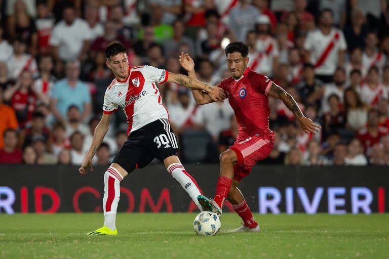 En el último enfrentamiento entre sí por la Copa de la Liga 2024, empataron 1 a 1 en el estadio Monumental