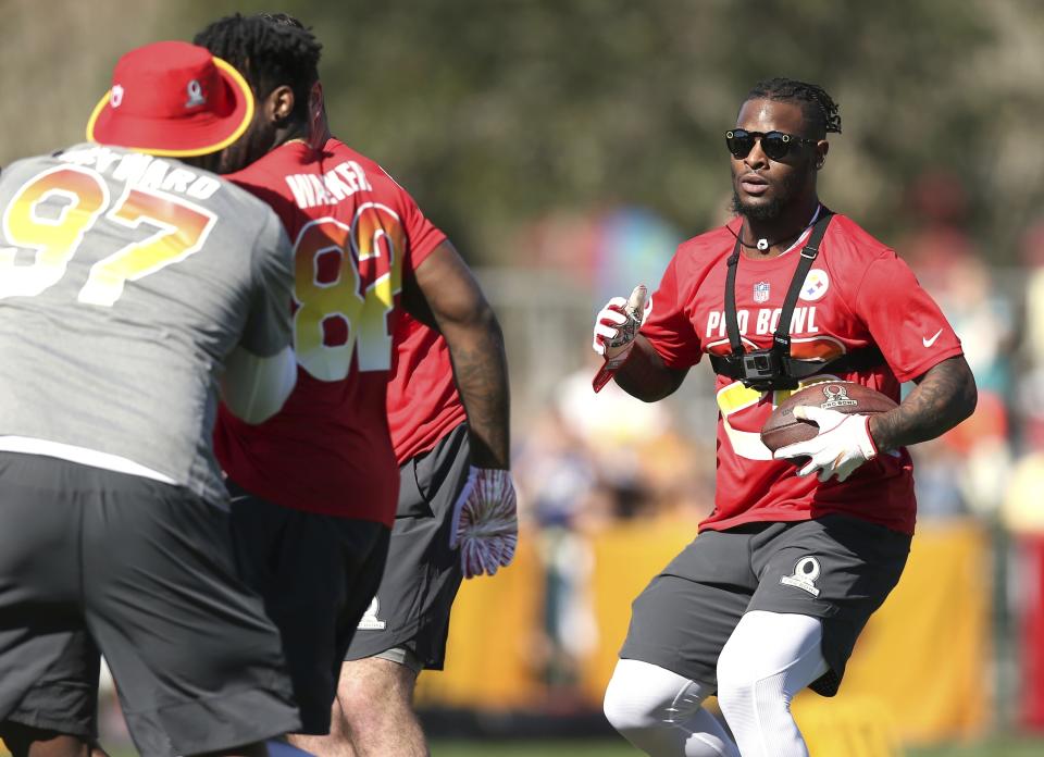 Le’Veon Bell would have had plenty to lose this offseason if he shows up overweight to meetings with teams. (AP Photo/Doug Benc)