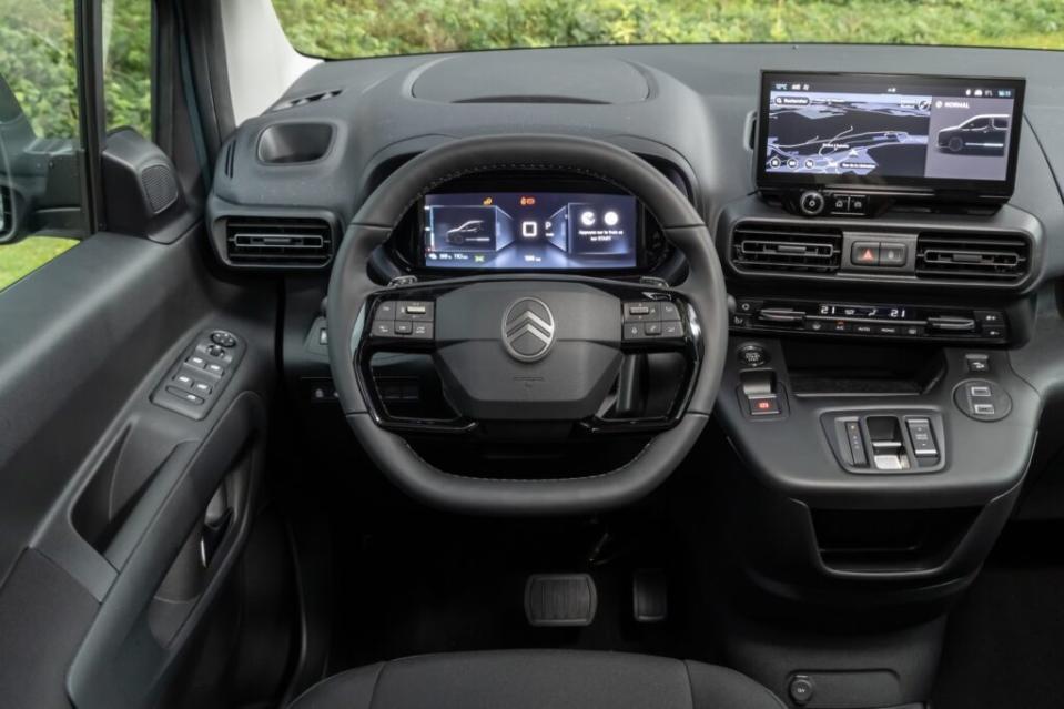 車內的車載娛樂系統以及駕駛前方都換成了10吋螢幕，科技感受明顯提升。(圖片來源：雪鐵龍)