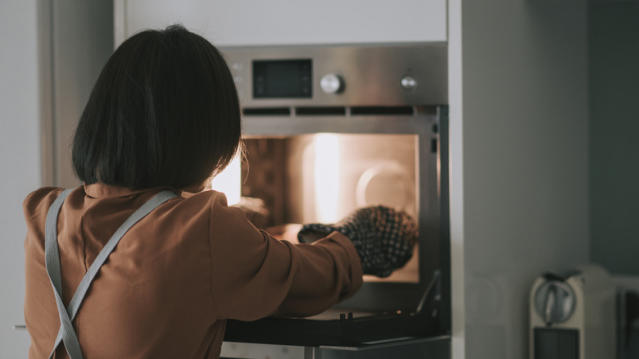 What I do when my baking pan is too big : r/foodhacks