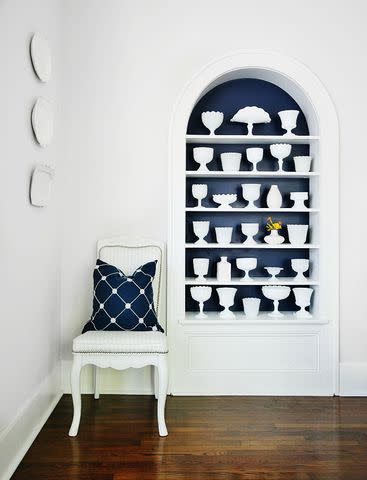 <p><a href="https://thistlewoodfarms.com/simple-easy-idea-to-make-a-bookcase-cuter/" data-component="link" data-source="inlineLink" data-type="externalLink" data-ordinal="1">Thistlewood Farms</a></p>