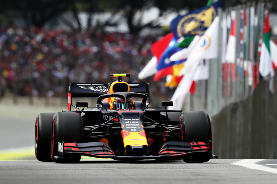 SAO PAULO, BRAZIL - NOVEMBER 16: Alexander Albon of Thailand driving the (23) Aston Martin Red Bull Racing RB15 on track during qualifying for the F1 Grand Prix of Brazil at Autodromo Jose Carlos Pace on November 16, 2019 in Sao Paulo, Brazil. (Photo by Mark Thompson/Getty Images)