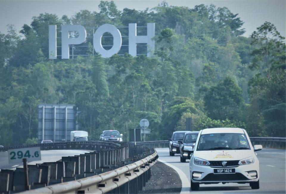 The media drive convoy casually cruising down the highways of Ipoh. — Picture courtesy of Proton