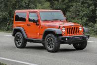 <p>Mejor SUV: el Jeep Wrangler ha sido nombrado el mejor SUV fuera del segmento de lujo a la hora de retener valor en cinco de los últimos seis años. Sólo se devalúa un 33% después de cinco años. </p>