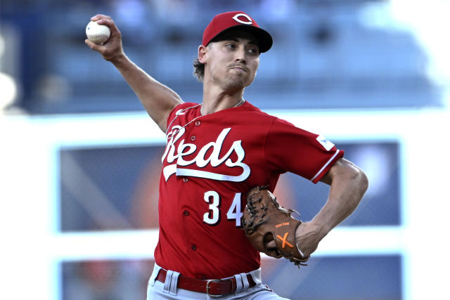 LOS ANGELES, CA - JULY 29: Los Angeles Dodgers Pitcher Emmet Sheehan (80)  gets ready to throw a pitch during the MLB game between the Cincinnati Reds  and the Los Angeles Dodgers