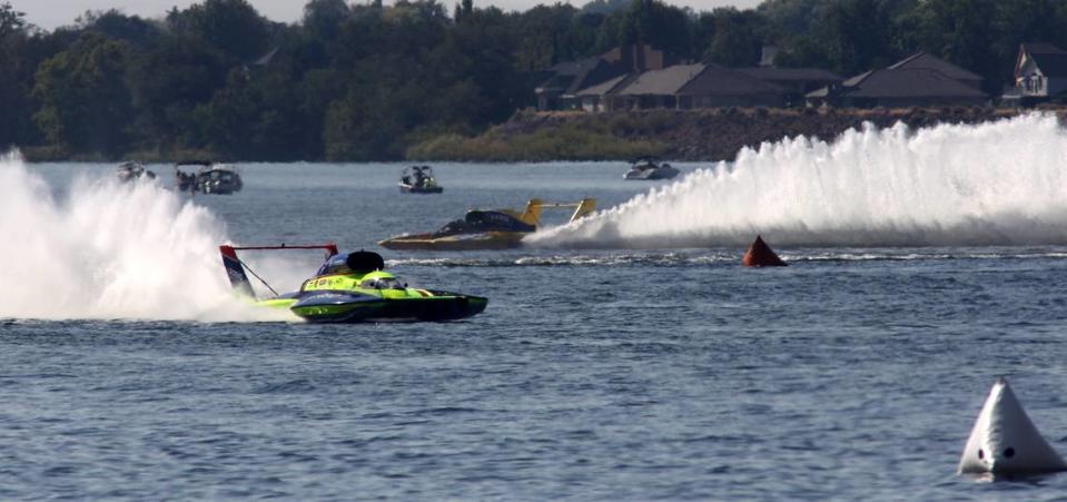 Driver Jamie Nilsen in the U-11 Legend Yacht Transport presented by The Truss Company unlimited hydroplane races to victory in Heat 1B of the Columbia Cup in front of Dustin Echols in the U-40 Flav-R-Pac Frozen Fruits and Vegetables on the Columbia River.
