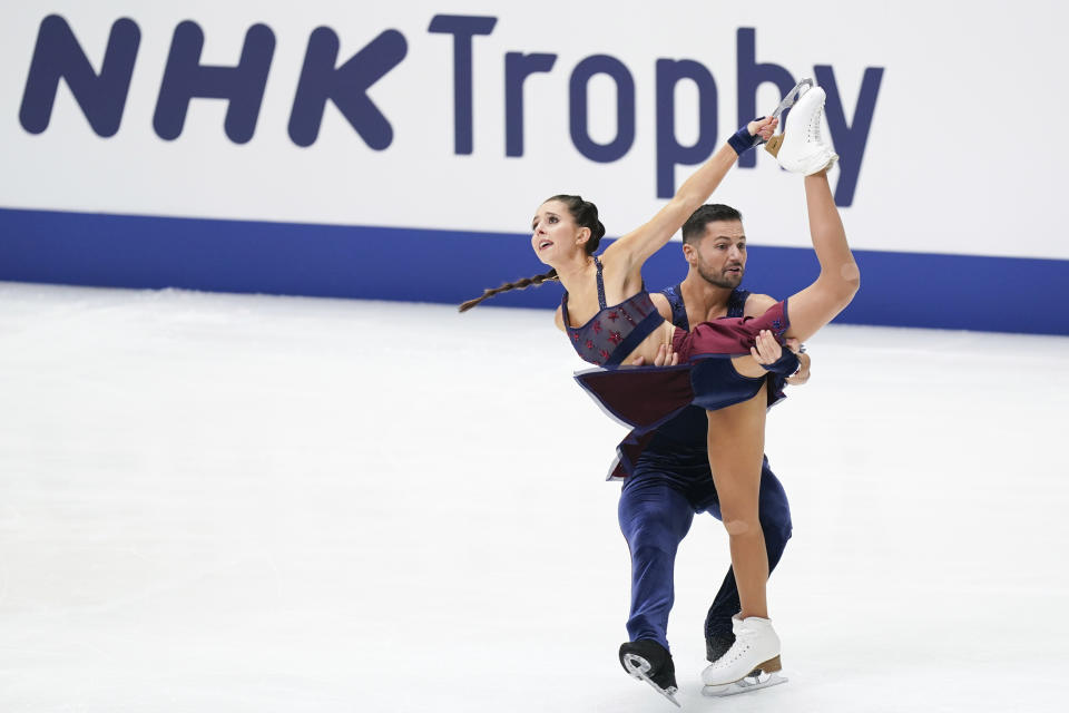 Lilah Fear and Lewis Gibson of Britain perform in the ice dance free dance program during the ISU Grand Prix of Figure Skating - NHK Trophy in Kadoma, near Osaka, Japan, Saturday, Nov. 25, 2023. (AP Photo/Tomohiro Ohsumi)