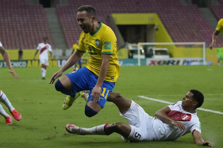Everton Ribeiro, una pieza que se destaca en el armado de Tite; el futbolista de Flamengo, venía de anotar en el triunfo 1-0 sobre Chile, abrió el marcador frente a Perú, tras una asistencia de Neymar