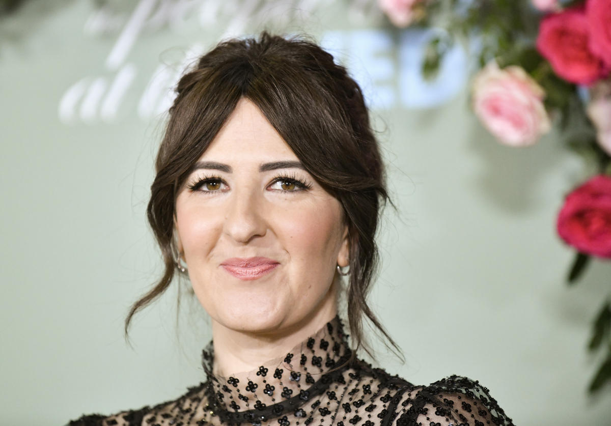 D’Arcy Carden To Host ‘WikiHole’ Podcast For SmartLess Media