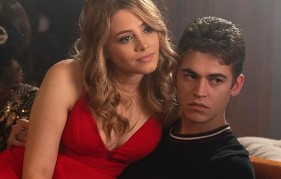 Josephine Langford et Hero Fiennes Tiffin dans 