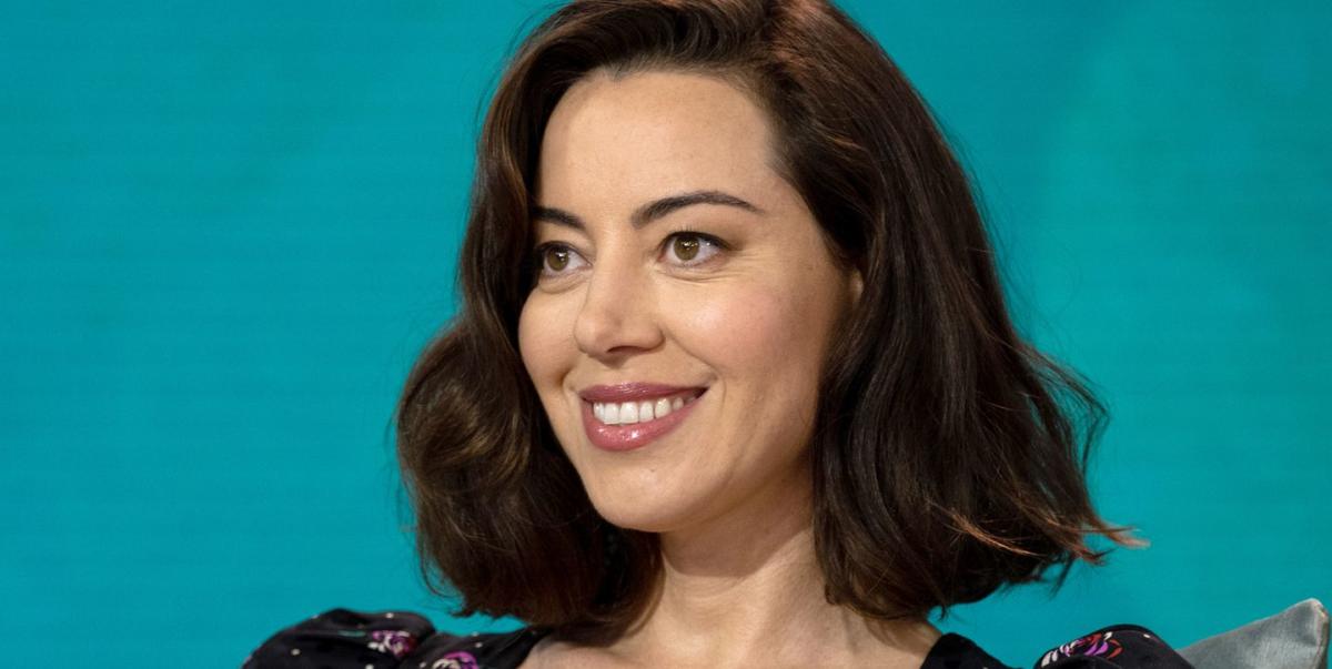 White Lotus' Star Aubrey Plaza Just Wore the Most Daring High Slit Dress  With Sexy Cutout