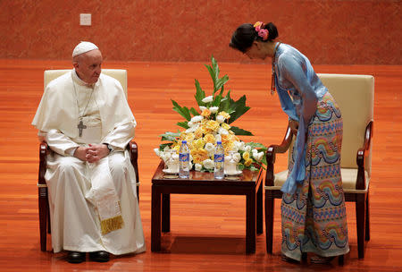 Pope Francis and Myanmar’s State Counsellor Aung San Suu Kyi attend a meeting with members of the civil society and diplomatic corps in Naypyitaw, Myanmar November 28, 2017. REUTERS/Max Rossi