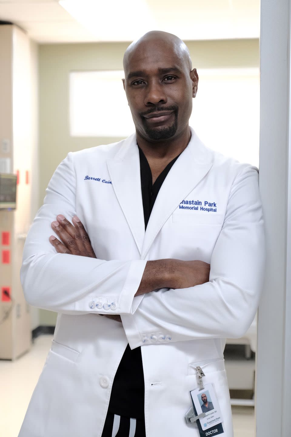 morris chestnut as dr barrett cain in the resident season three