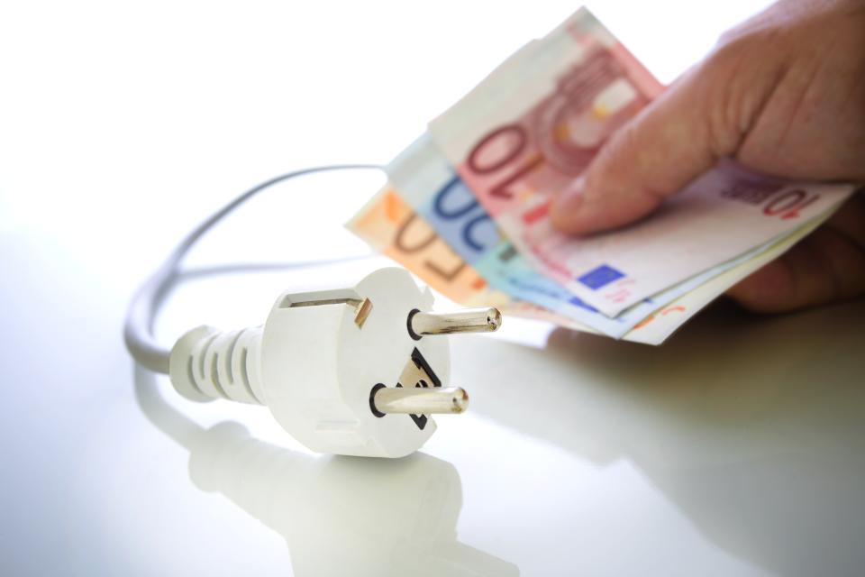 Viele Menschen sind bereit, viel Geld auszugeben, um langfristig Energie zu sparen (Symbolbild: Getty Images)