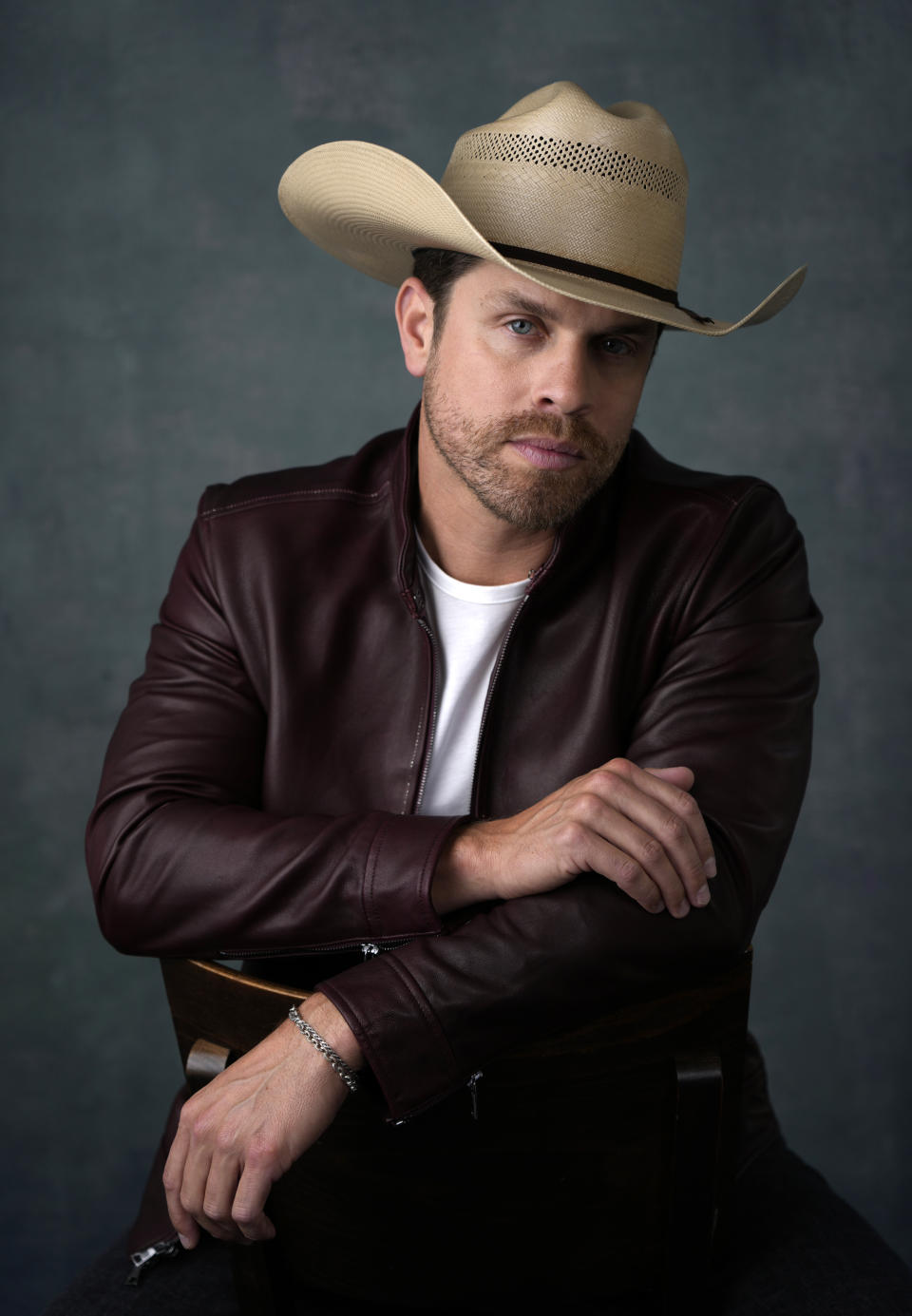 Singer/songwriter Dustin Lynch poses for a portrait, Wednesday, Sept. 20, 2023, in Los Angeles, to promote his latest album "Killed the Cowboy." (AP Photo/Chris Pizzello)