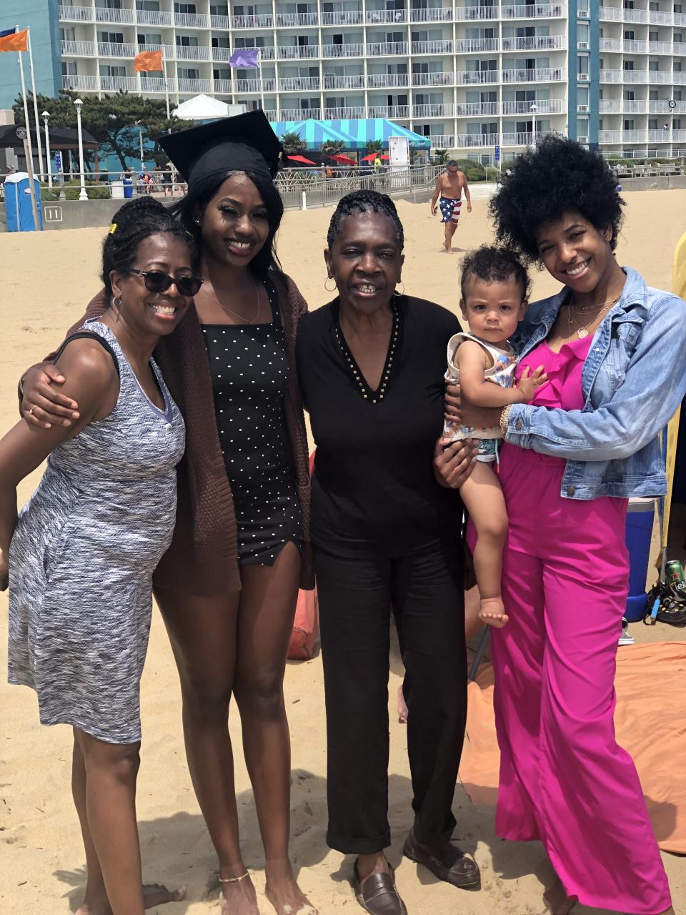 Graduate Alexa Williams poses with family members at her surprise graduation. (Photo: Alexa Williams)