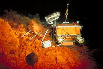 A deep-sea ocean observatory placed atop Lō‘ihi.