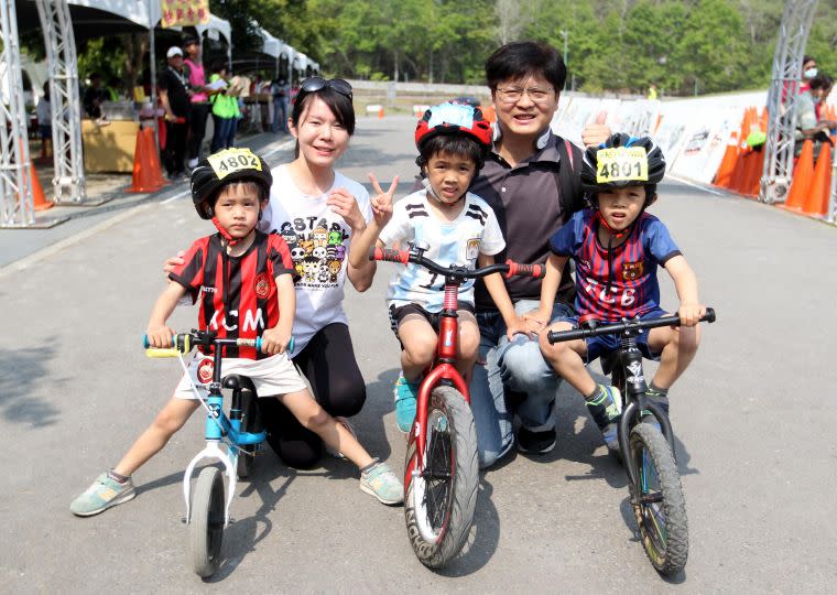 張昊勳、施昊鈞、施昊霆三兄弟。中華民國自行車騎士協會／提供。