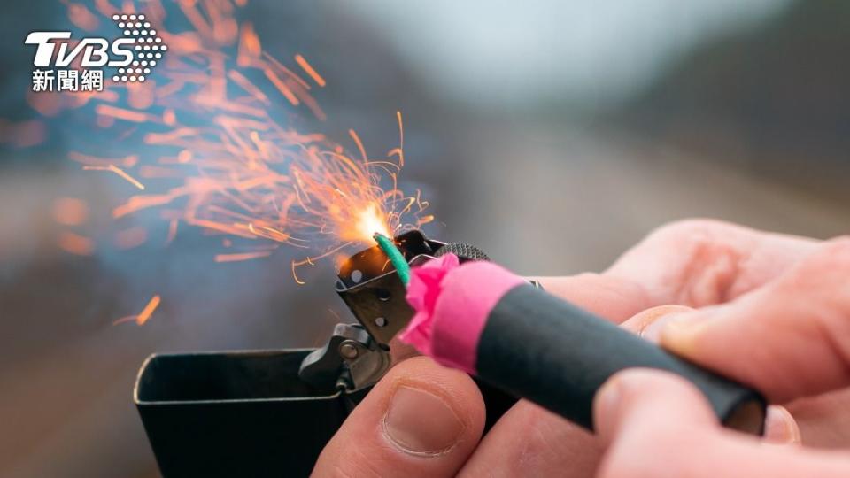 放煙火時也應注意安全。（示意圖，非當事人／shutterstock達志影像）