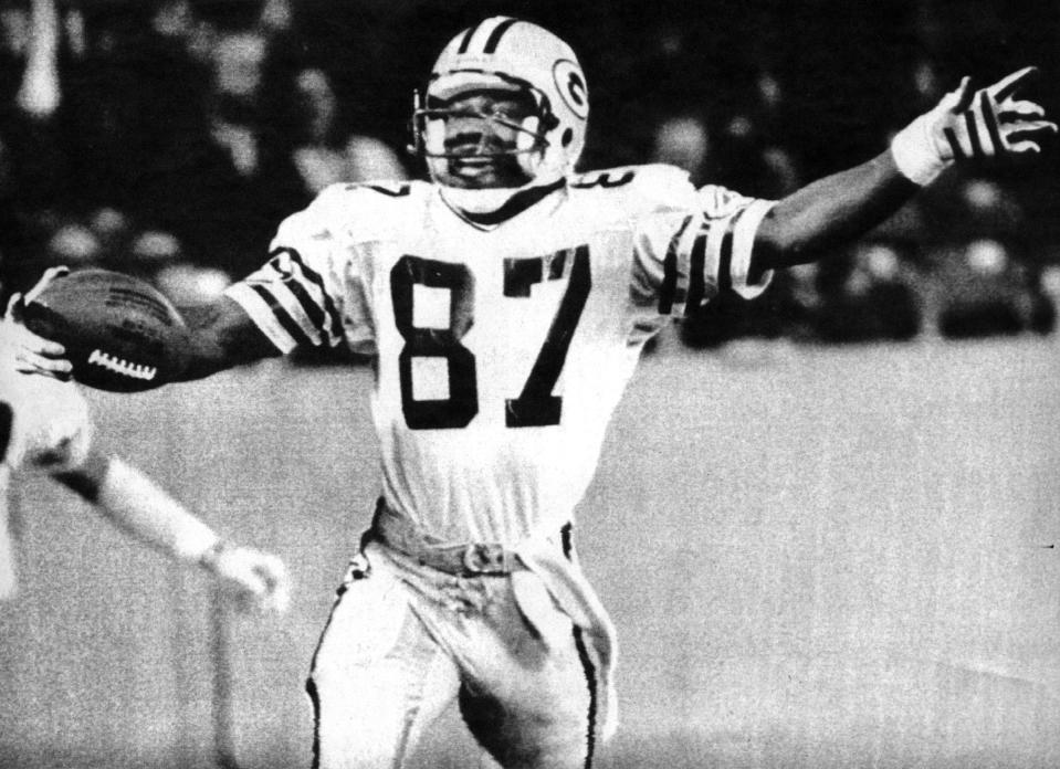 Walter Stanley celebrates after an 83-yard punt return for a touchdown against the Detroit Lions on Thanksgiving Day in 1986.